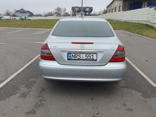 Mercedes E-Class foto 2