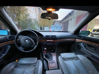 BMW 5 Series foto 6