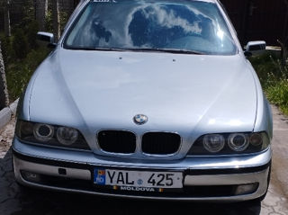 BMW 5 Series foto 1