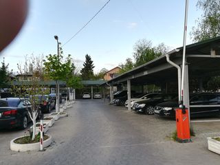 Locuri de parcare cu acoperiș foto 3