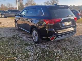 Mitsubishi Outlander foto 2