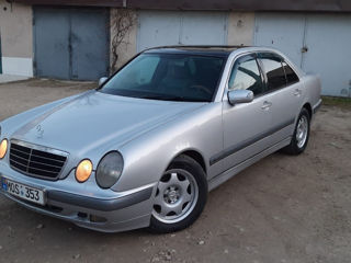 Mercedes E-Class foto 2