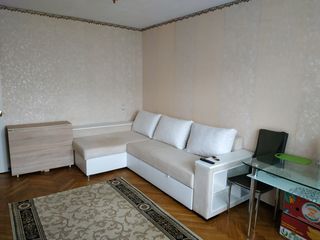 Apartament cu 3 camere, 70 m², 9 cartier, Bălți foto 1