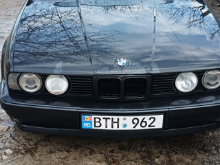 BMW 5 Series foto 2