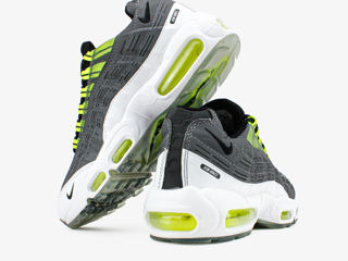 Kim Jones Nike Air Max 95 Black Volt foto 3