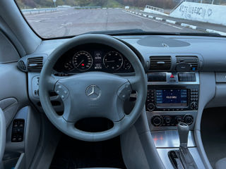 Mercedes C-Class foto 9