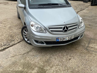 Mercedes B-Class foto 1