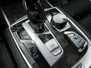 BMW 7 Series foto 17