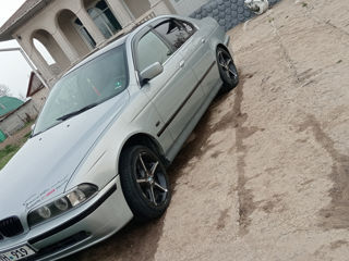 BMW 5 Series foto 2