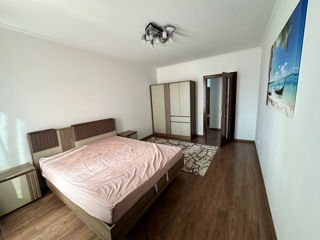 Apartament cu 2 camere, 102 m², Centru, Chișinău foto 3