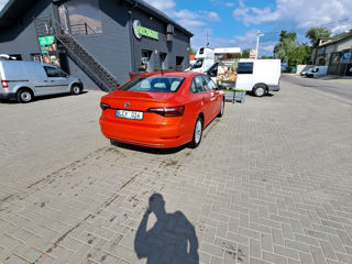 Volkswagen Jetta foto 2