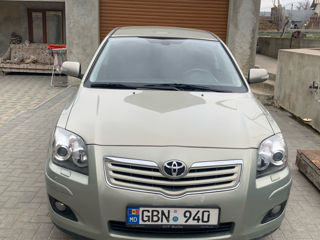 Toyota Avensis foto 1