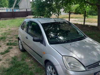 Ford Fiesta foto 6