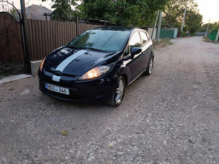 Ford Fiesta foto 1