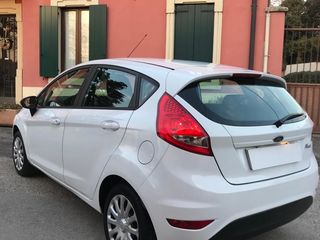 Ford Fiesta foto 1