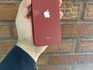 iPhone 13 Red foto 2