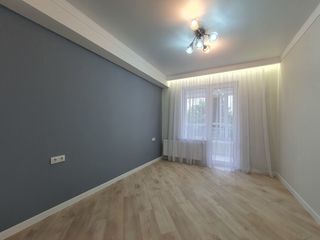 Vânzare apartament cu 3 camere separate + living, bloc nou, euroreparație, Buiucani,str. L. Deleanu! foto 5