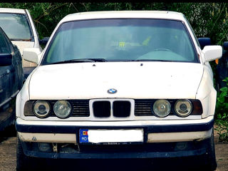 BMW 5 Series foto 1