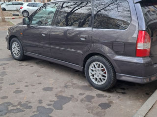 Mitsubishi Space Wagon foto 2