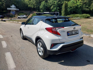 Toyota C-HR foto 2