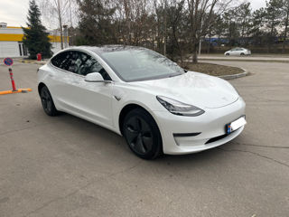 Tesla Model 3 foto 1