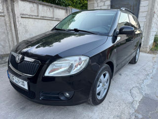 Skoda Fabia фото 1