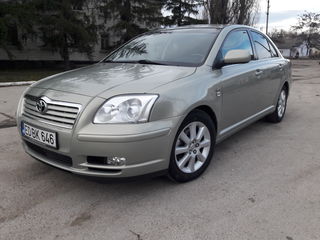 Toyota Avensis foto 2