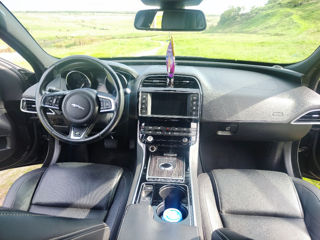 Jaguar XE foto 5