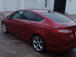 Ford Fusion foto 2