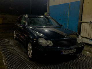 Mercedes C-Class foto 2