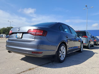 Volkswagen Jetta foto 4