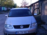 Volkswagen Touran foto 1