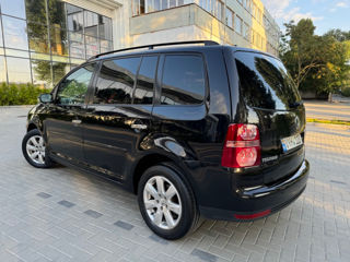 Volkswagen Touran foto 4