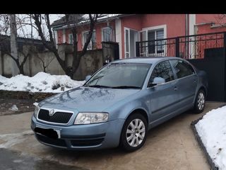 Dezmembrare Skoda Superb foto 1