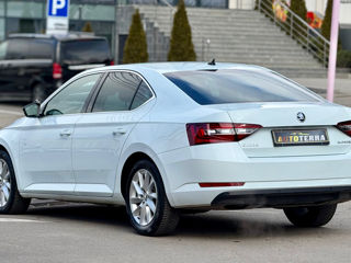 Skoda Superb foto 4