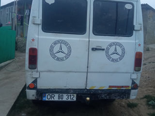 Mercedes 108D foto 4