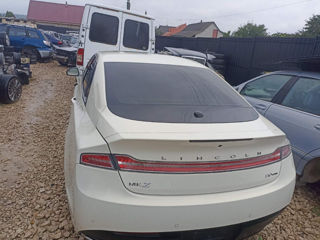 Ford Fusion  Lincoln MKZ foto 4