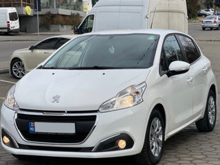 Peugeot 208 foto 2