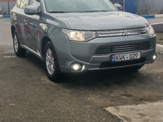 Mitsubishi Outlander foto 2