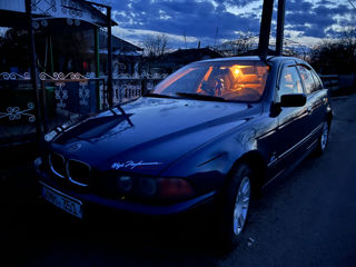 BMW 5 Series foto 1