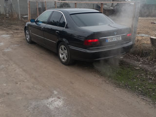 BMW 5 Series foto 2