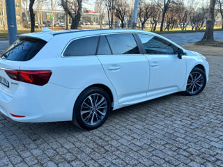 Toyota Avensis foto 15