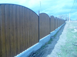 Gard din profnastil, заборы из профнастила, gard la comanda, fundament pentru gard,