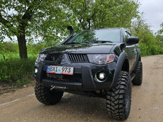 Mitsubishi L200 foto 0