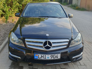 Mercedes C-Class foto 1