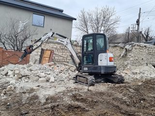 Excavator Servicii de demolare a construcțiilor Excavator Bobcat. foto 2