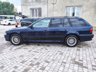 BMW 5 Series foto 4