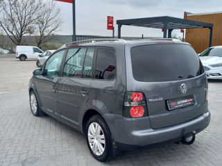 Volkswagen Touran foto 3