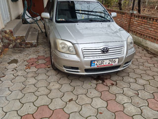 Toyota Avensis foto 2