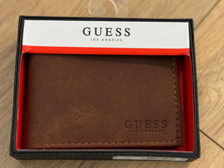 GUESS foto 2